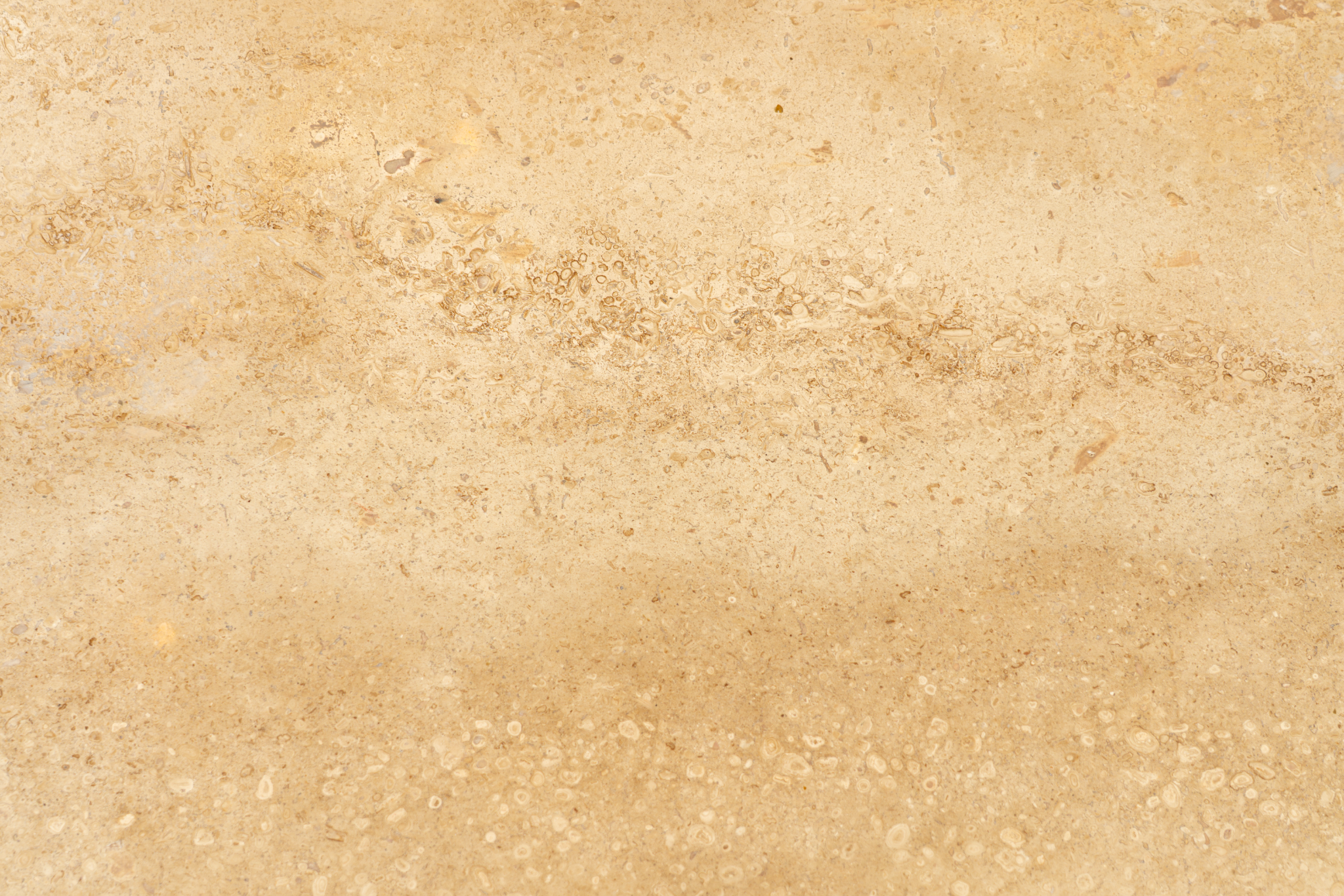 detail du plateau en travertin vernis